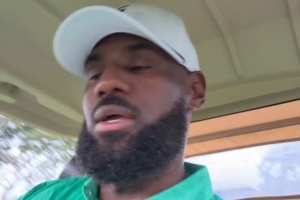 开云登录入口地址-无惧风雨☔️詹姆斯自拍冒雨打高尔夫：我上瘾了