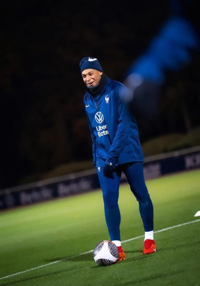 开云在线开户-姆总谈“沉默”与金球：法国队不姓姆，梅西理应八金