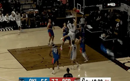 开云在线开户-杨瀚森自投自抢可惜未能命中，目前个人得到10分13篮板2助攻