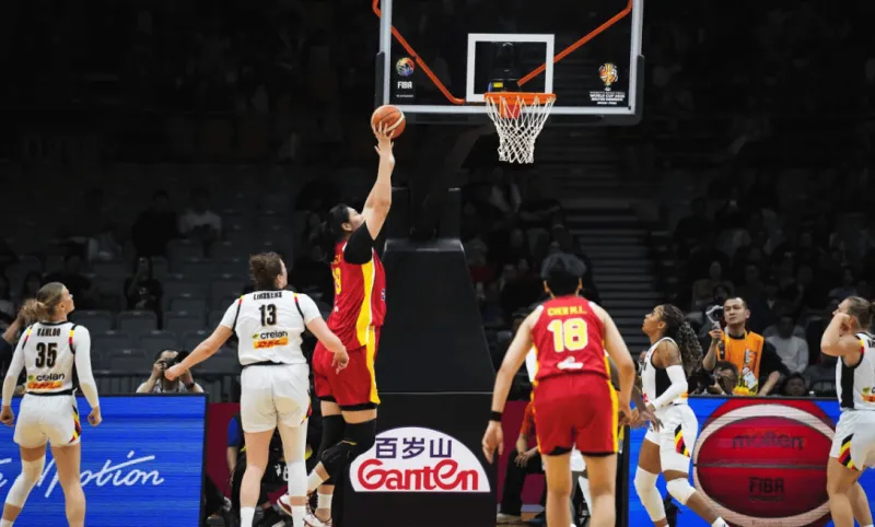 开云在线开户-媒体人：本场外线大量拒投，完全没体现投篮方面的训练成果