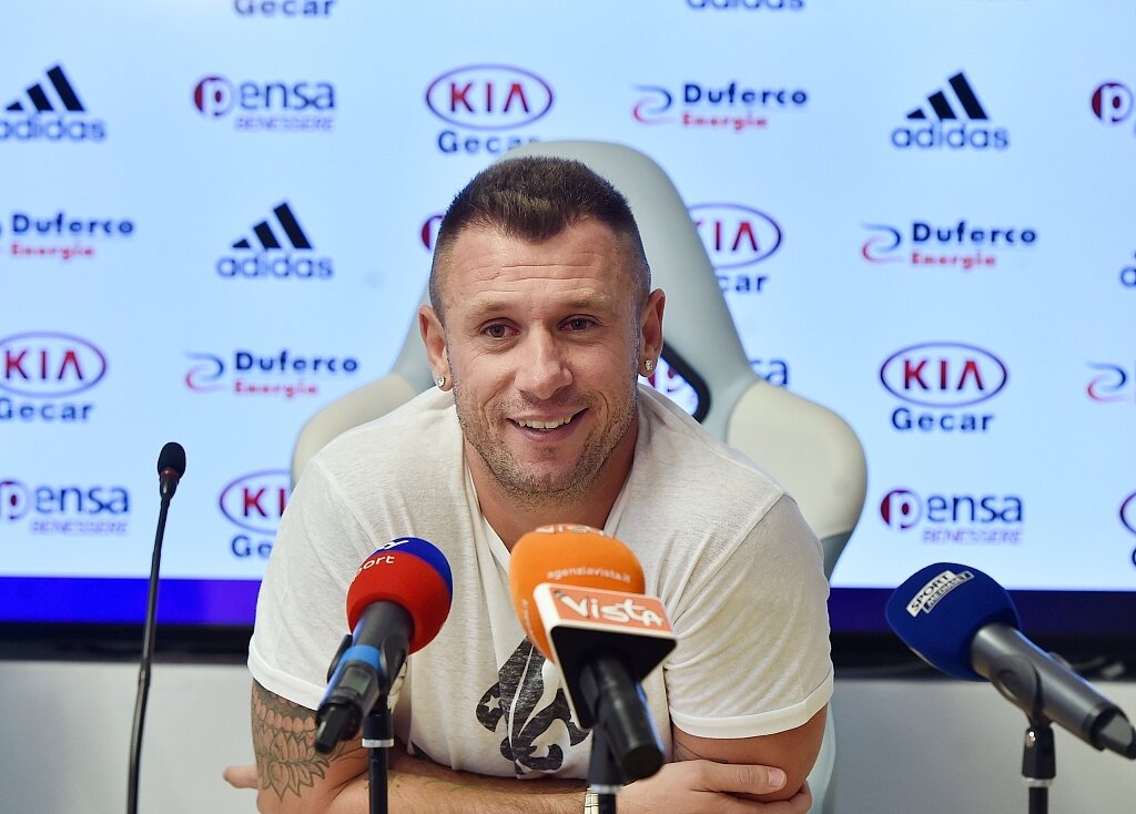 开云登录入口地址-卡萨诺：劳塔罗是世界最强的两三名中锋之一，齐沃的工作值得称赞